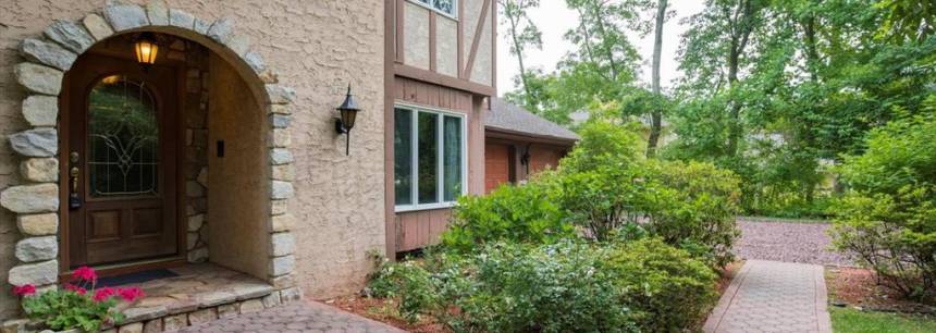 12 Woodstone Dr