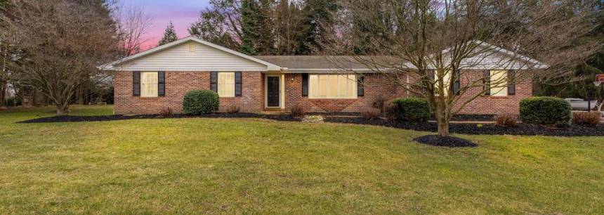 104 W Locust Ln
