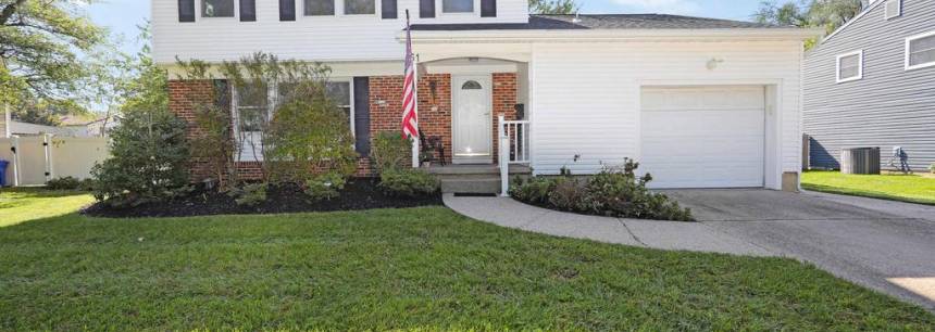 51 Greentree Rd