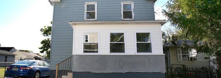 218 W Adams St