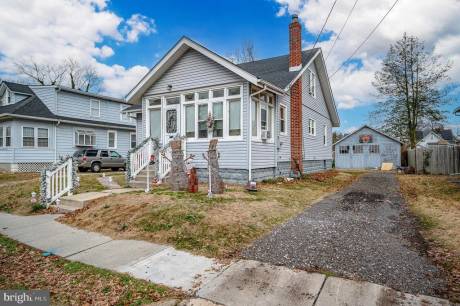 38 Watkins Ave