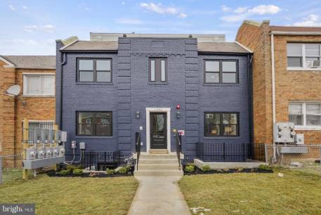 1242 Meigs Pl NE 1
