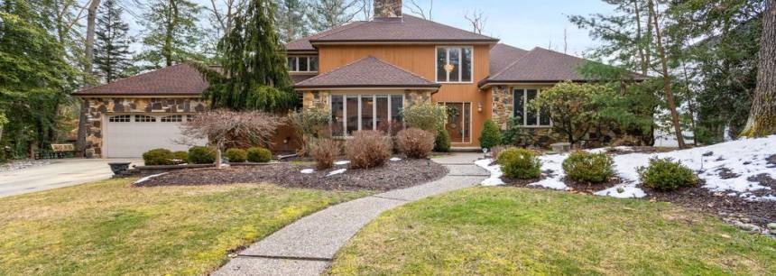 2 Hidden Acres Dr