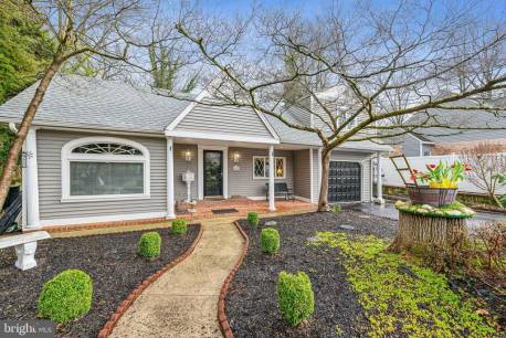 653 Park Dr