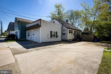 111 W Kings Hwy
