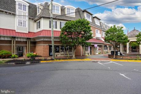 30 Kings Ct 305
