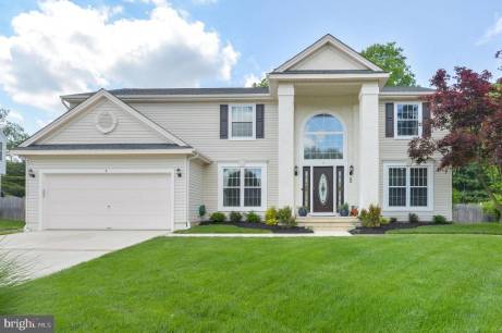 9 Columbia Dr