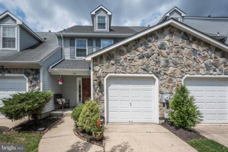 207 Hazelwood Ln