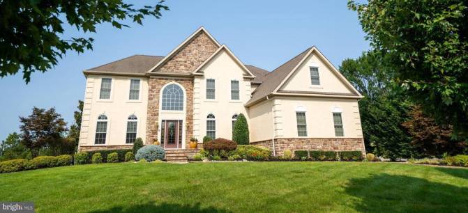 5 Foxtail Ct