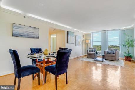 900 N Taylor St 2017