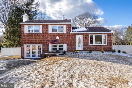 10 Evergreen Ln