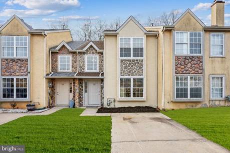 126 Lakeside Dr