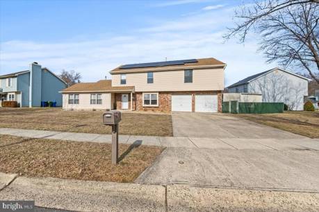 4 Mayville Ln