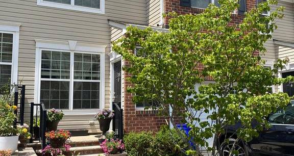 2451 Canterbury Ln