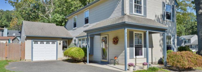 42 Windingbrook Dr