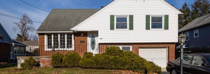 1037 Lakeshore Dr
