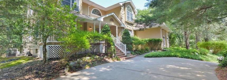 6 Shingle Oak Ct