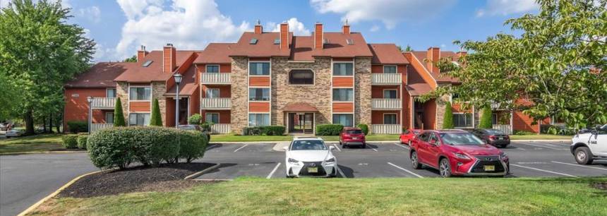2105 Greenwood Ct