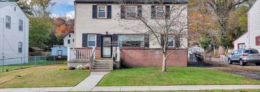 212 W Maple Ave