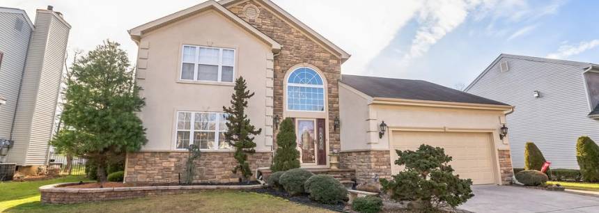 11 Moray Ln