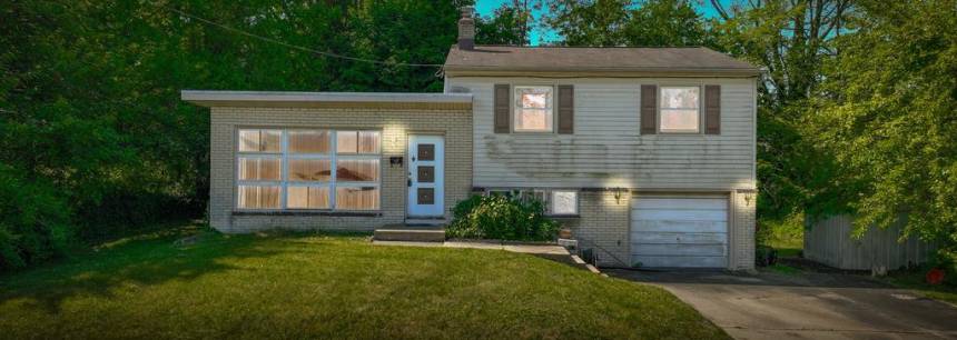 320 W Maiden Ln