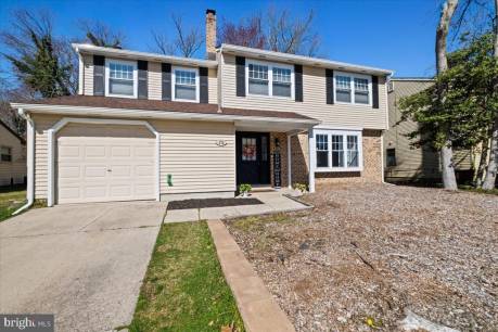 75 Lakeside Dr