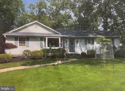 18 Summit Dr