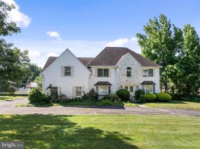 3323 Manor Rd
