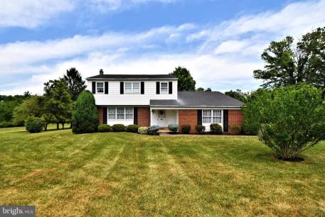 10 Meadow Dr