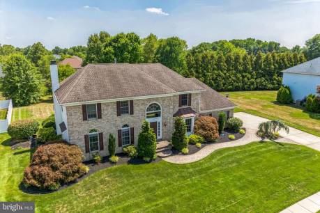 35 Parry Dr