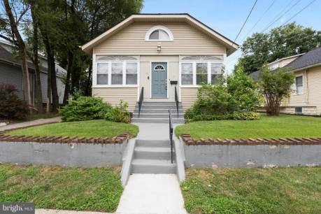 18 E Clinton Ave