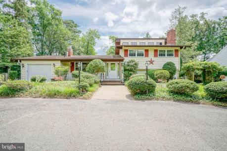 21 Holly Dr