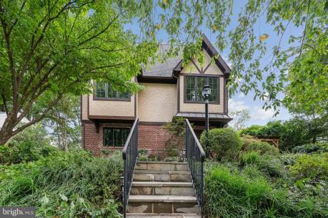 10407 Parkwood Dr