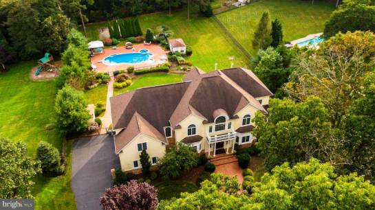 16 Breckenridge Dr