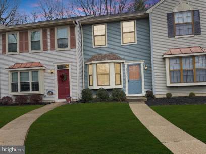 512 Essex Ct
