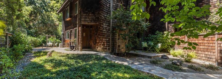 3589 Walnut Street E