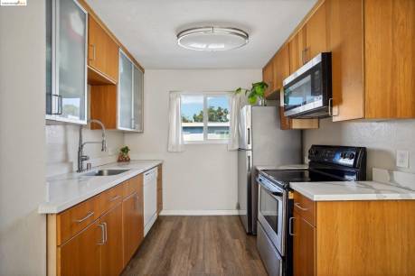 455 Crescent 318