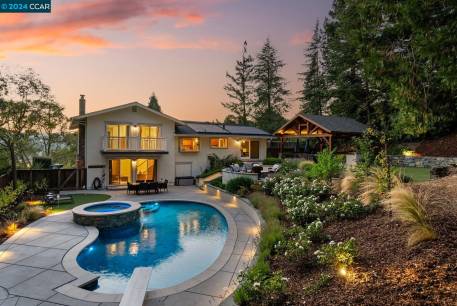 1068 Country Club Dr