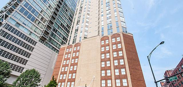 645 N Kingsbury St 1206
