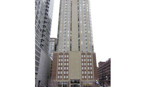 645 N Kingsbury St 1008