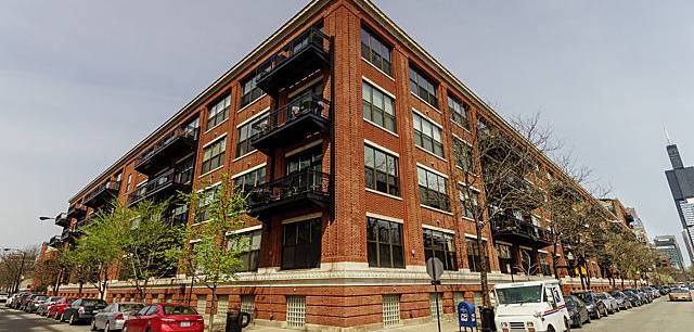 1040 W Adams St 111