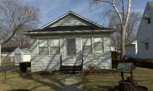 832 Benton St