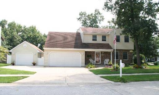 917 Shabbona St