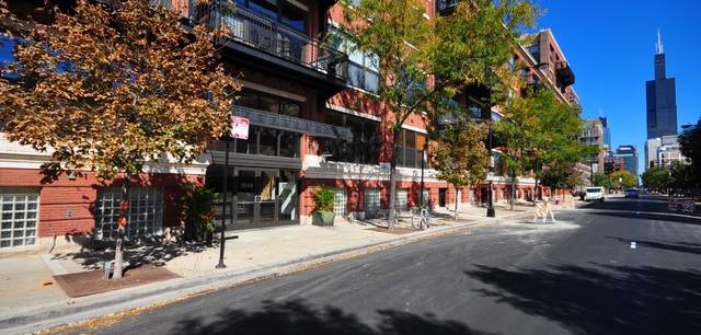 1040 W Adams St 111