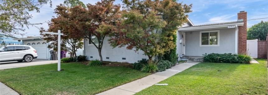 2745 Vuelta Grande Ave