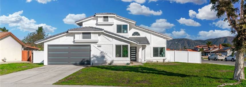 1032 W La Gloria Dr