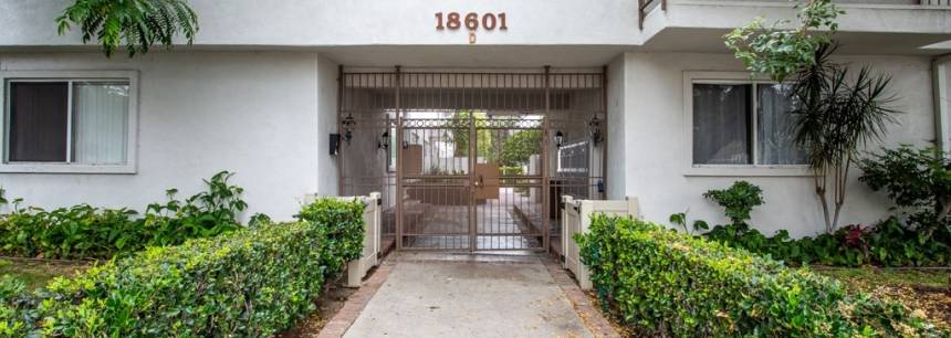18601 Collins St D17