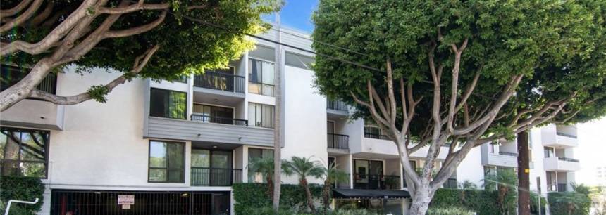 906 N Doheny Dr #214