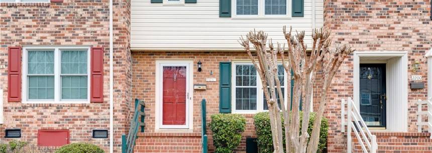 2202 Foxborough Dr 2202