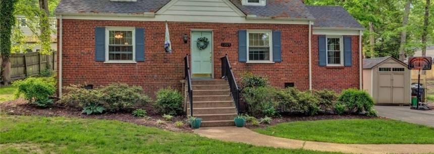 1305 E Valley Dr